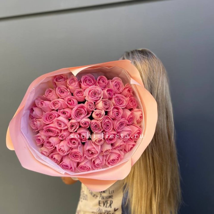 55 розовых роз в Ставрополи