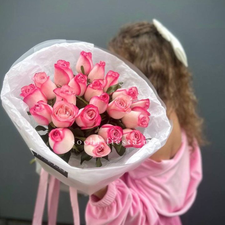 21 розовые розы Венди  в оформлении в Ставрополи