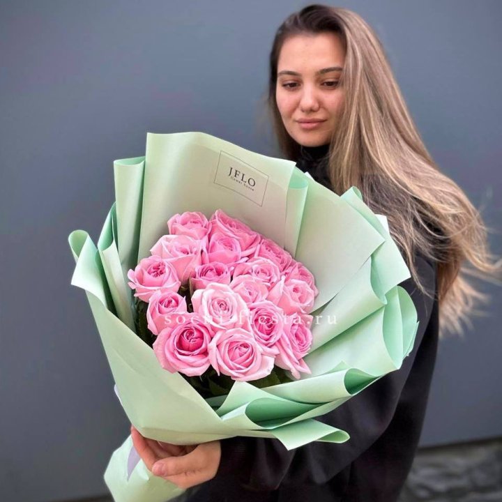 17 розовых роз в Ставрополи