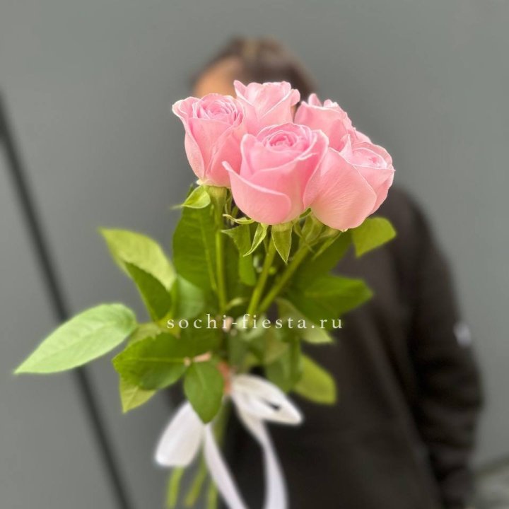 Букет 5 розовых роз  в Ставрополи