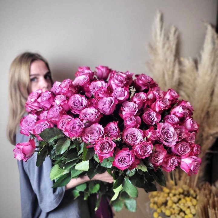Охапка высоких роз Деп перпел в Ставрополи