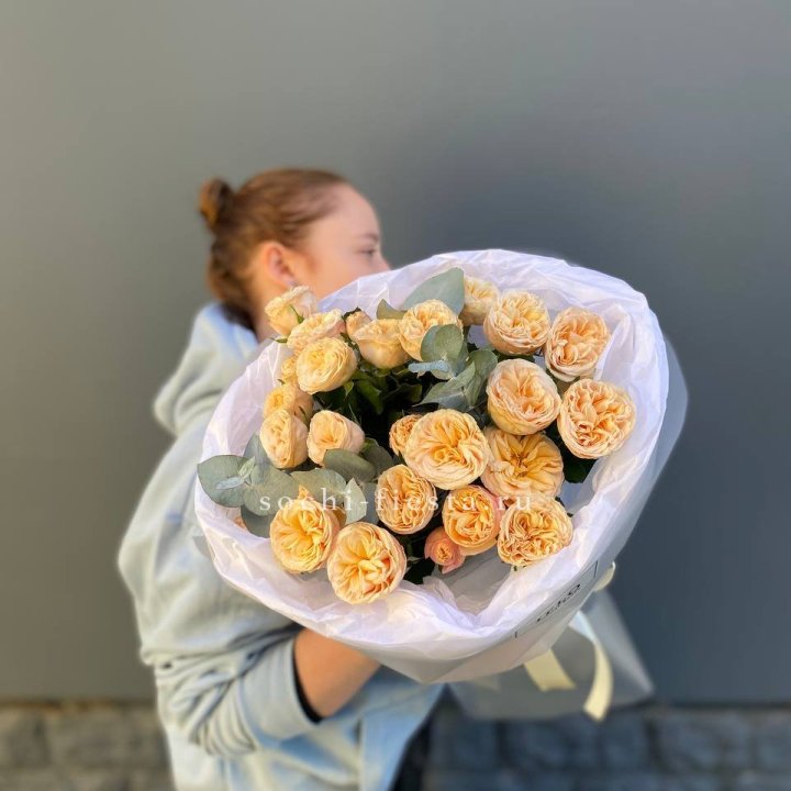 7 пионовидных роз в Ставрополи