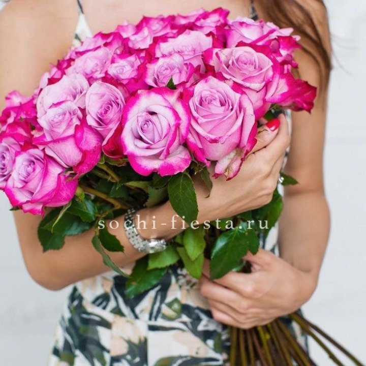 Букет высоких роз Ди перпел в Ставрополи