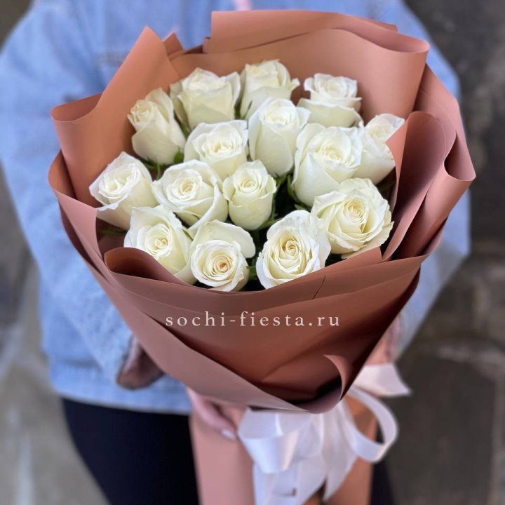 15 белых роз сиена в Ставрополи