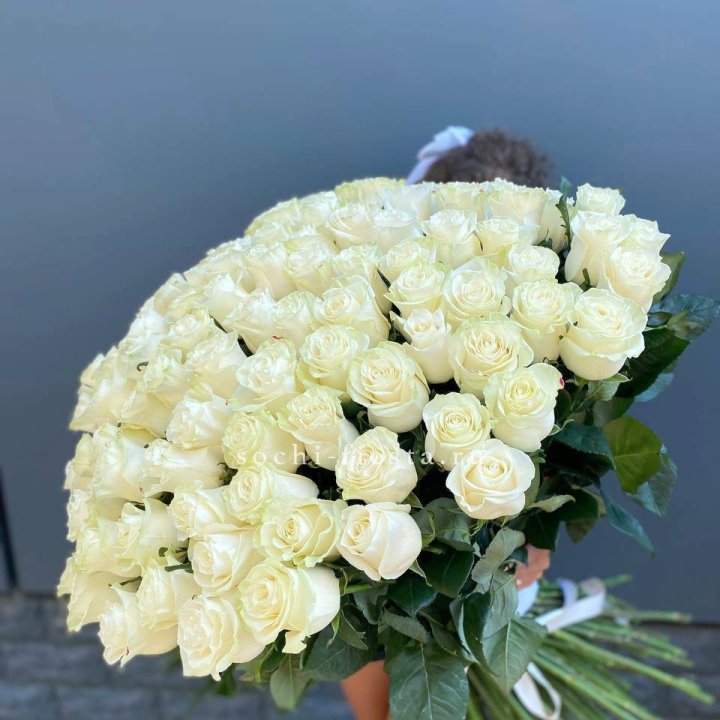 101 белая высокая роза в Ставрополи