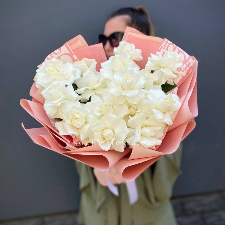 Белые розы "Аморе" в Ставрополи