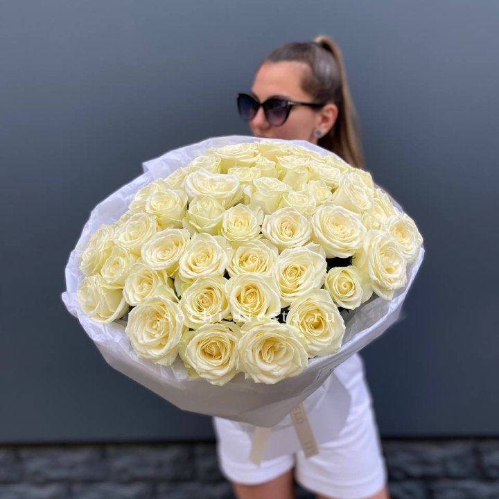 51 белая роза  в Ставрополи