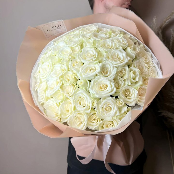 51 белая  роза в оформлении в Ставрополи