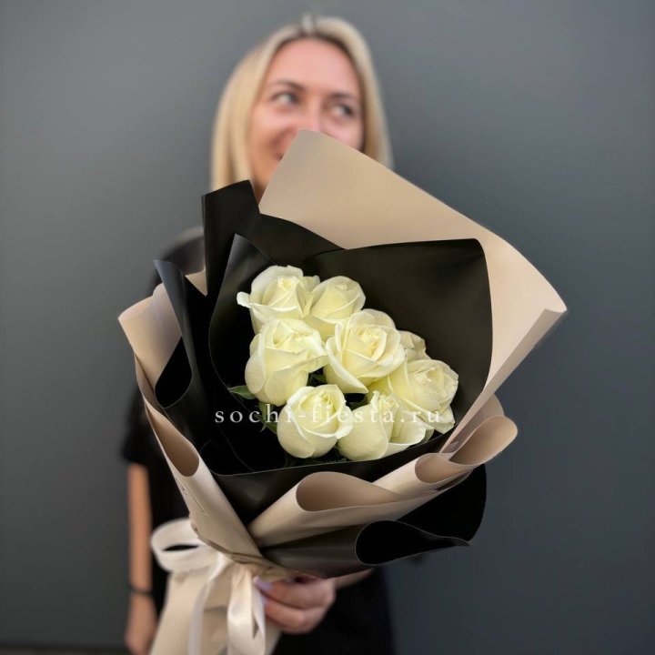 7 белых роз Иммерсив в Ставрополи