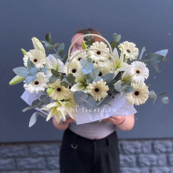 Сумочка лилии и герберы в Ставрополи