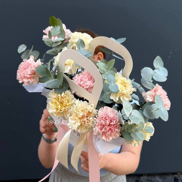 Сумочка из диантусов в Ставрополи