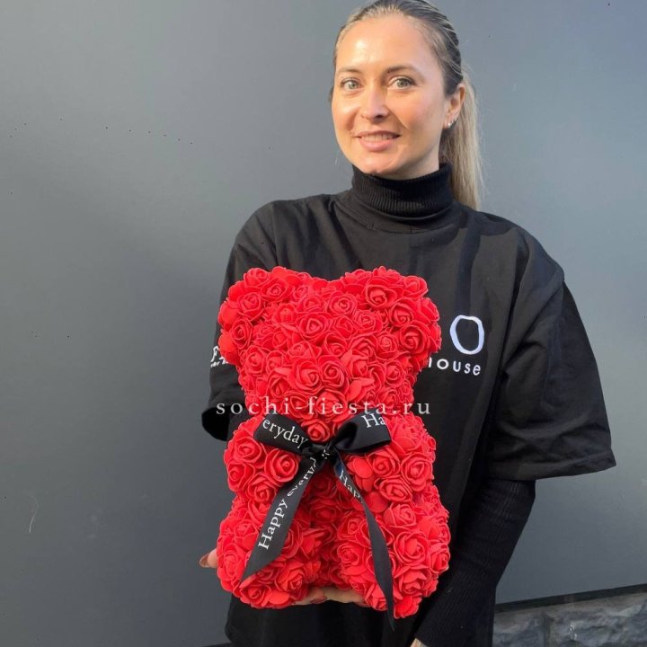 Медведь из роз красный в Ставрополи