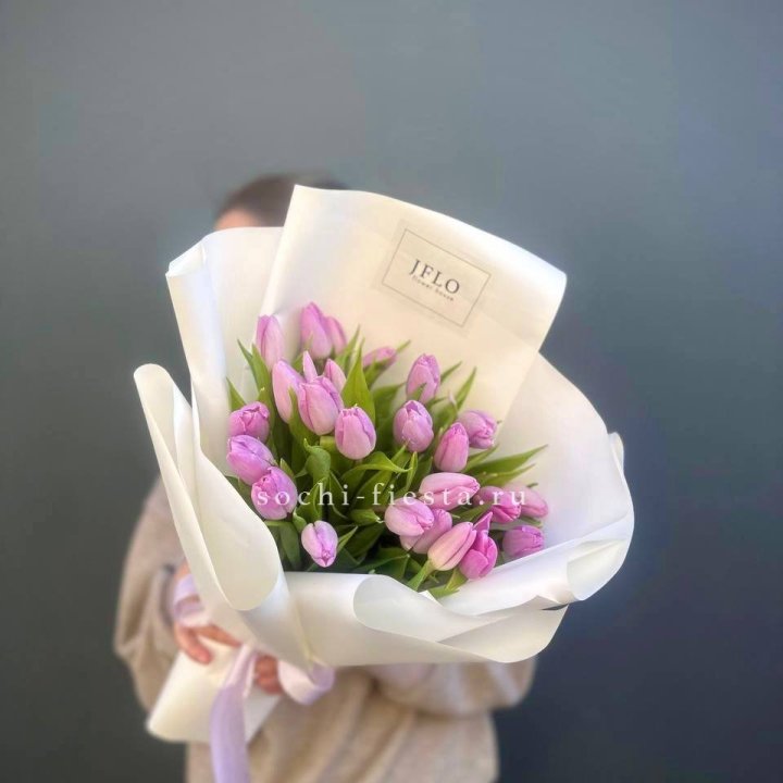 25 сиреневых тюльпанов в Ставрополи