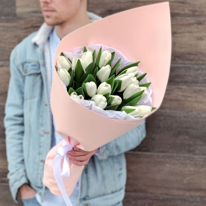 19 белых тюльпанов в Ставрополи